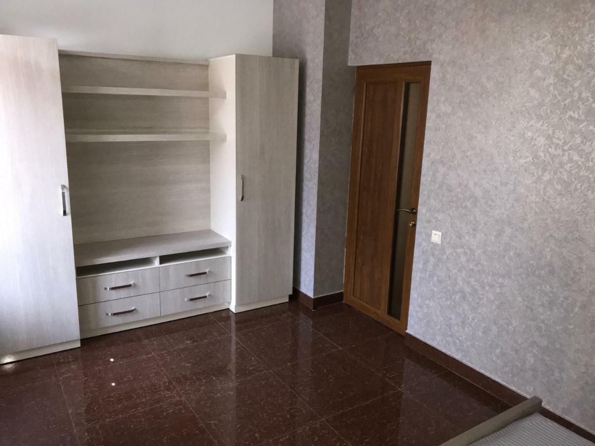 Liko Hostel Ереван Екстериор снимка