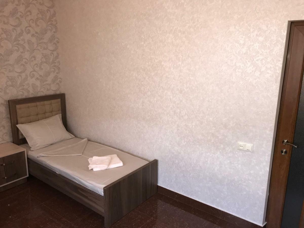 Liko Hostel Ереван Екстериор снимка
