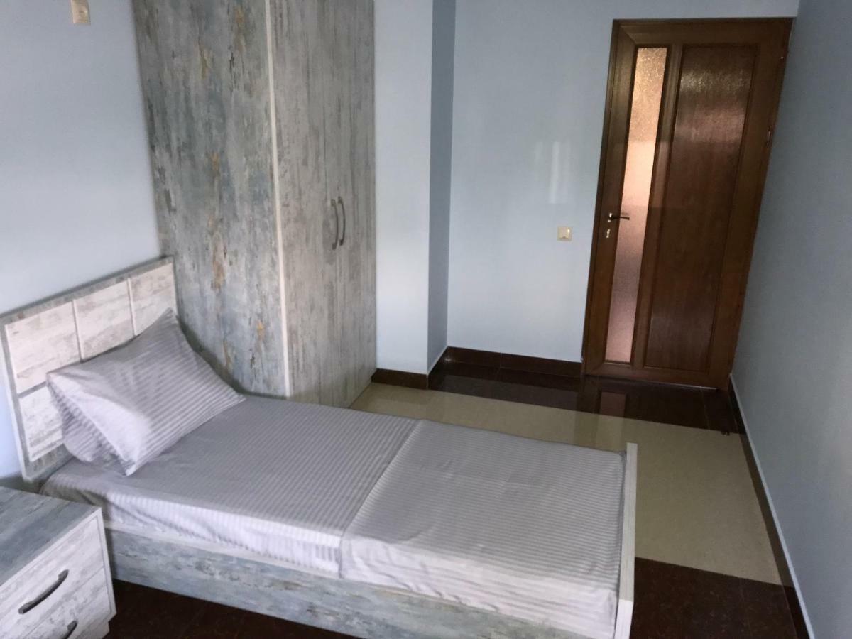 Liko Hostel Ереван Екстериор снимка