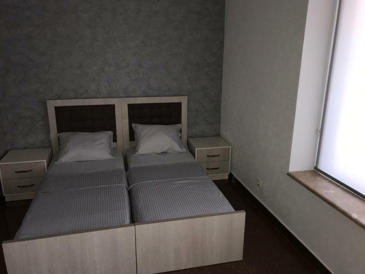 Liko Hostel Ереван Екстериор снимка
