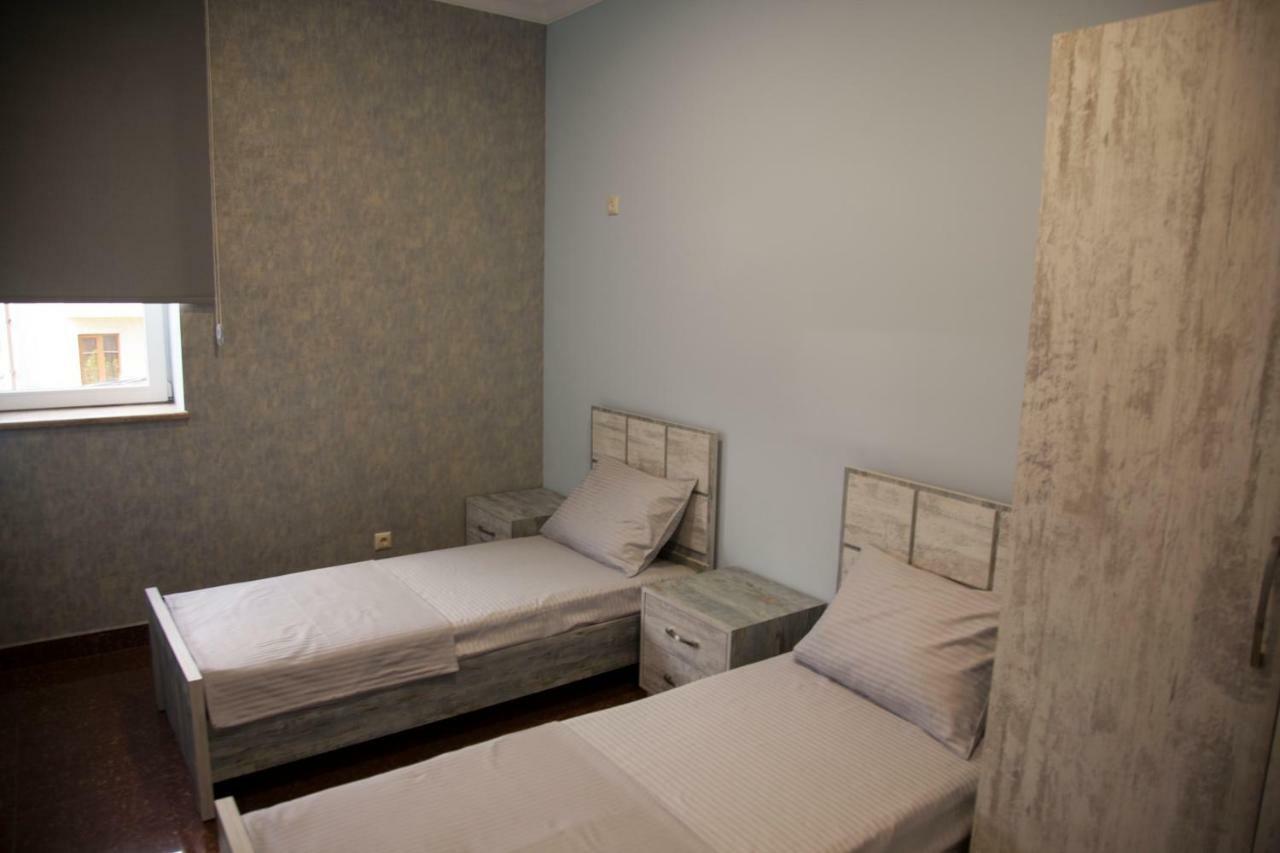 Liko Hostel Ереван Екстериор снимка