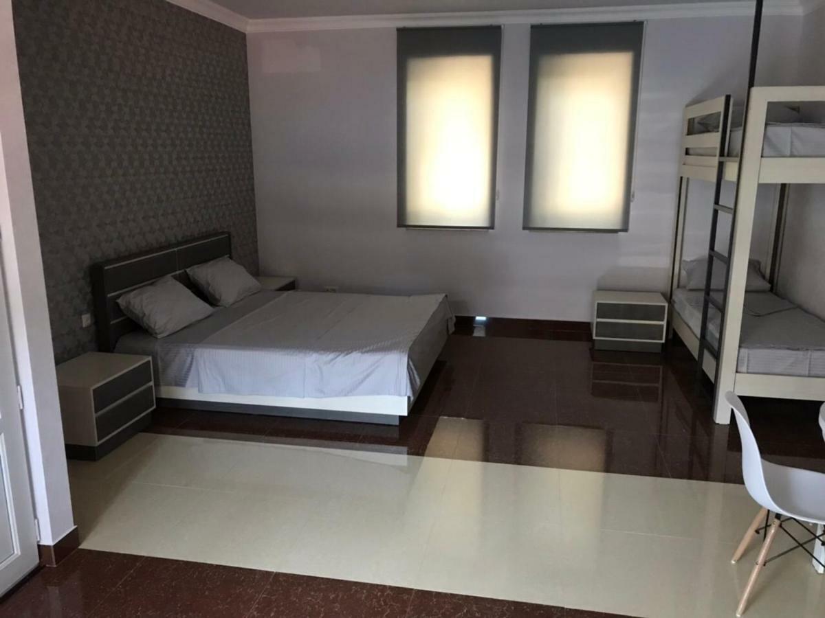 Liko Hostel Ереван Екстериор снимка