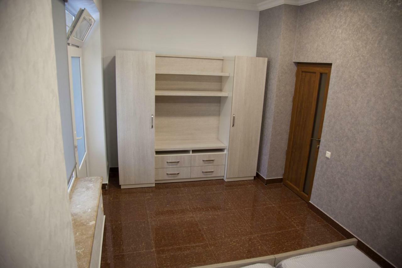 Liko Hostel Ереван Екстериор снимка