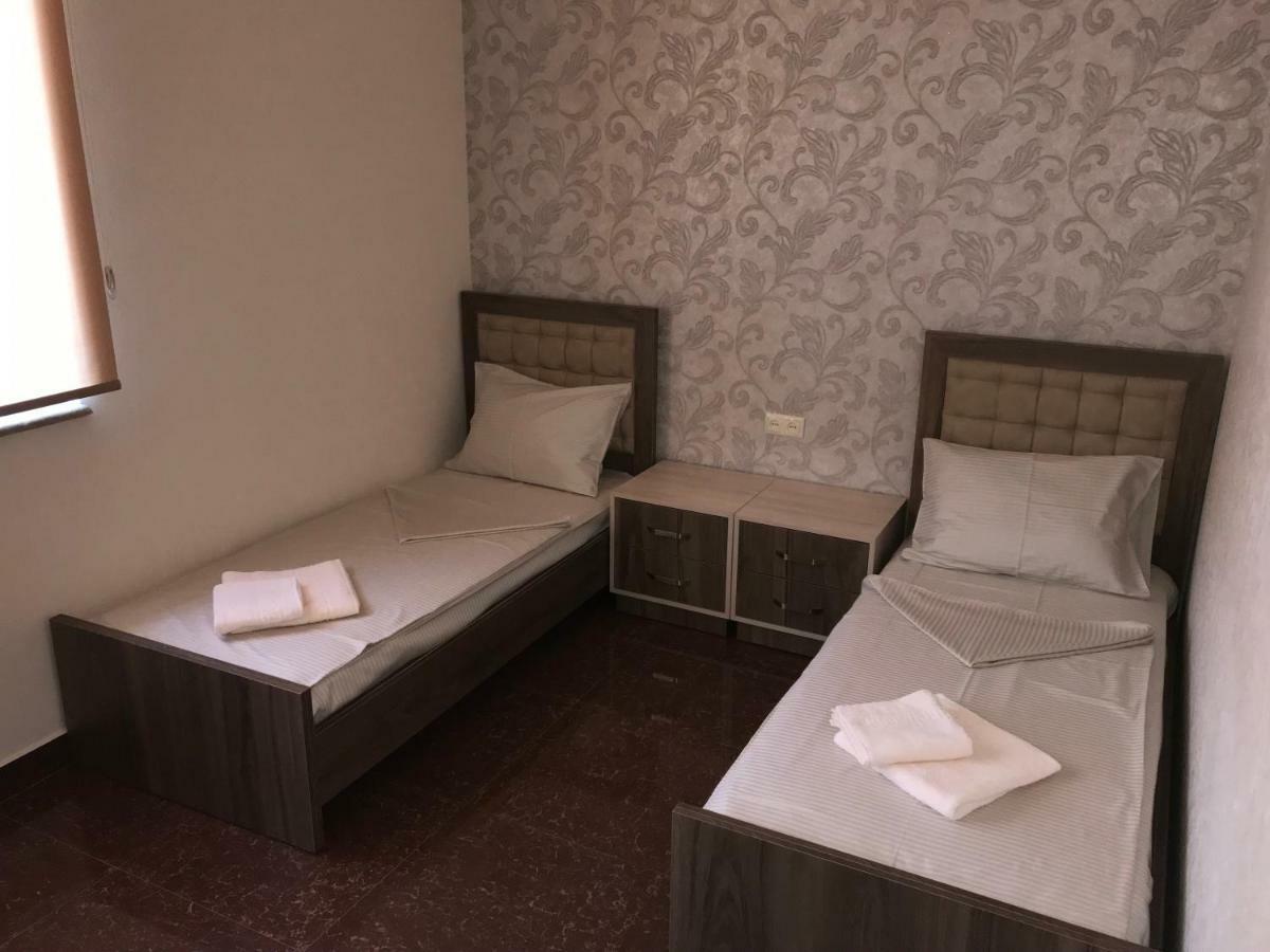 Liko Hostel Ереван Екстериор снимка
