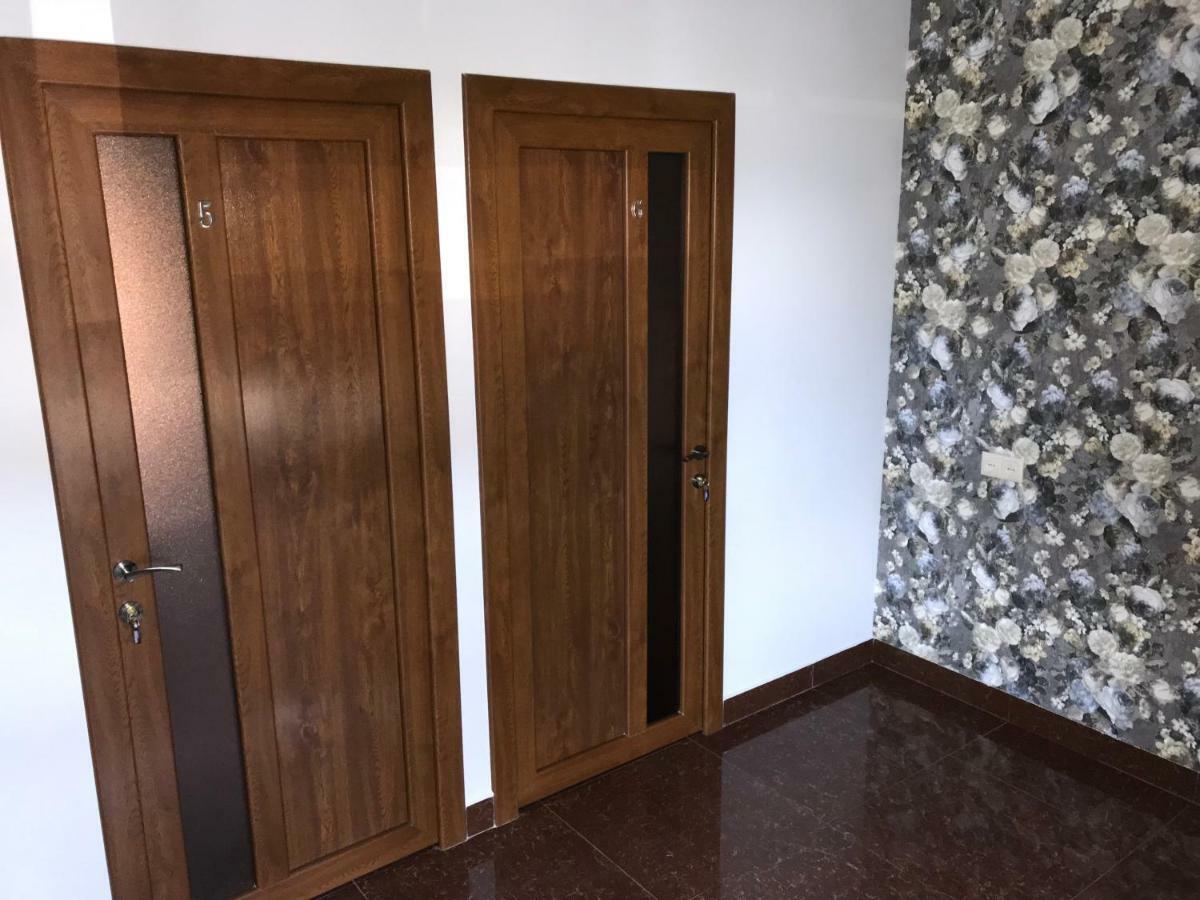 Liko Hostel Ереван Екстериор снимка