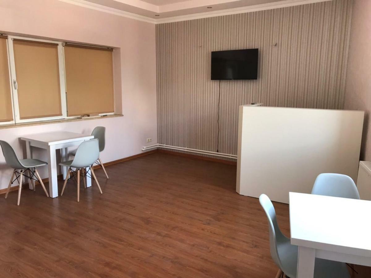 Liko Hostel Ереван Екстериор снимка