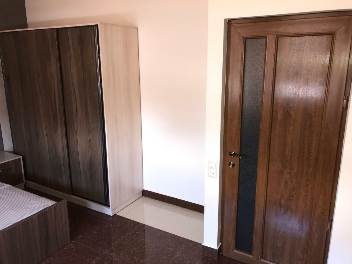 Liko Hostel Ереван Екстериор снимка