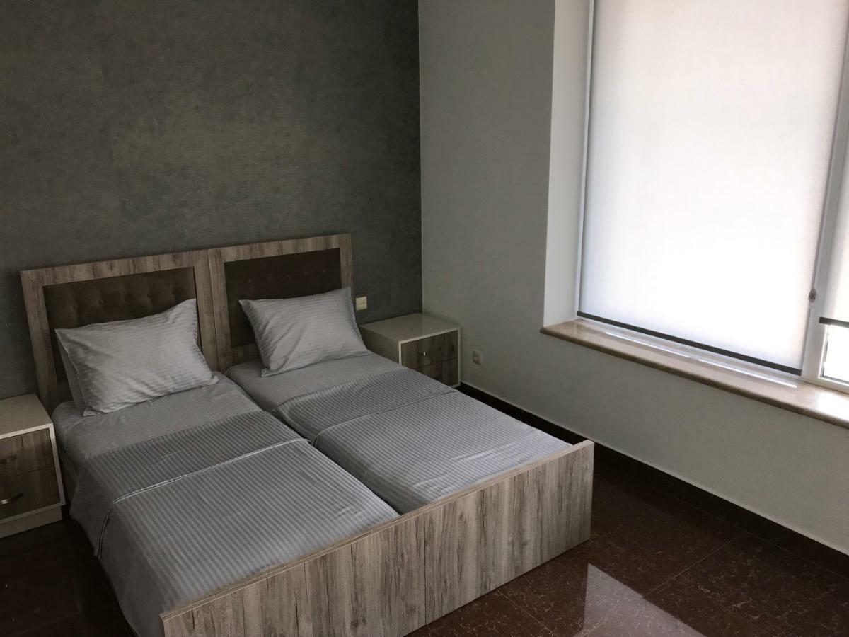 Liko Hostel Ереван Екстериор снимка